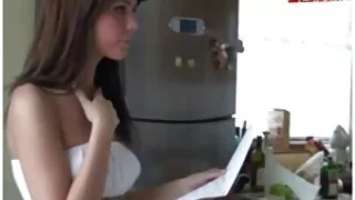 Busty خاتون دانلود کلیپهای سکسی جدید خانہ کورئیر کے جاںگھیا میں ایک مضبوط مرگا پایا