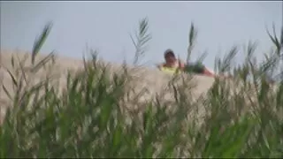 اس کی تنگ آنکھوں کی گرل فرینڈ کے ساتھ سوفی پر انجمن kir2kos آدمی مشکل ، اتارنا fucking
