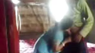 پرجوش سنہرے فیلم سوپر جدید خارجی بالوں والی آدمی اس کے آخر میں سوار